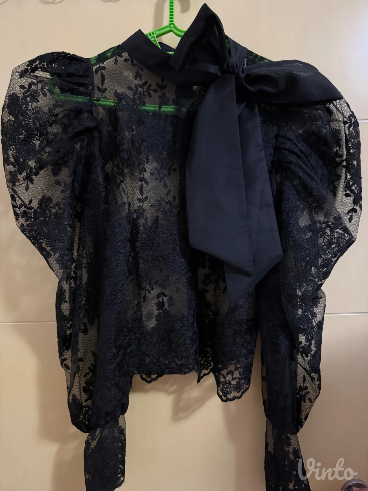 Crna svečana bluza