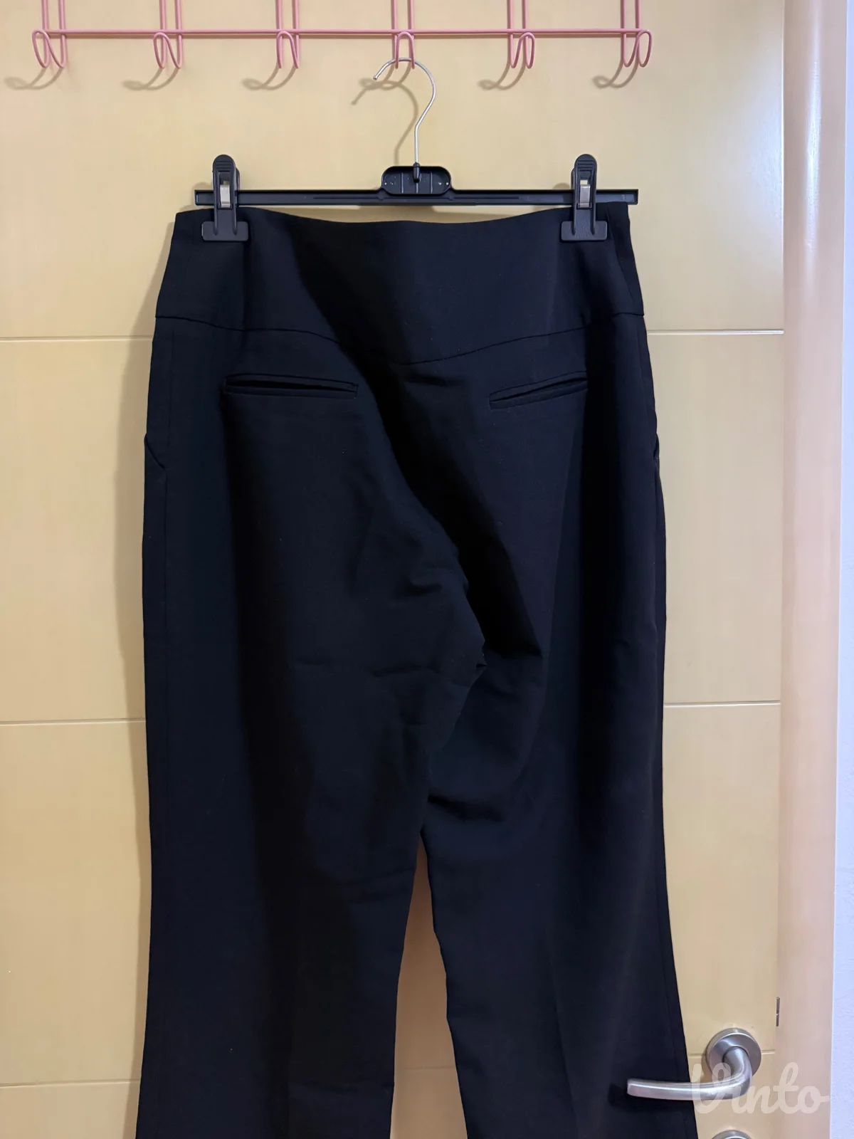 Crne pantalone