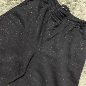 Sinsay, ženska trenerka