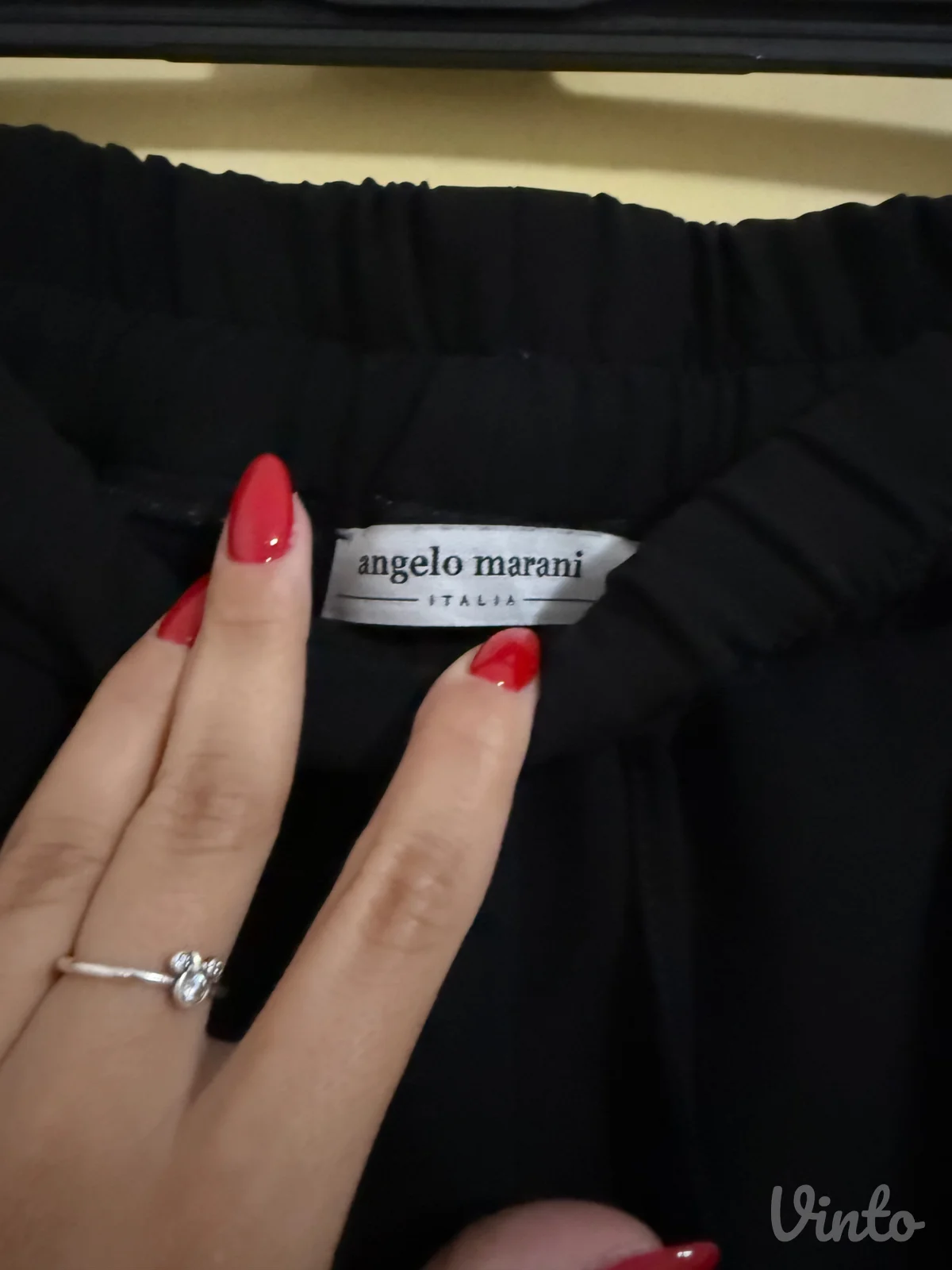 Crne pantalone