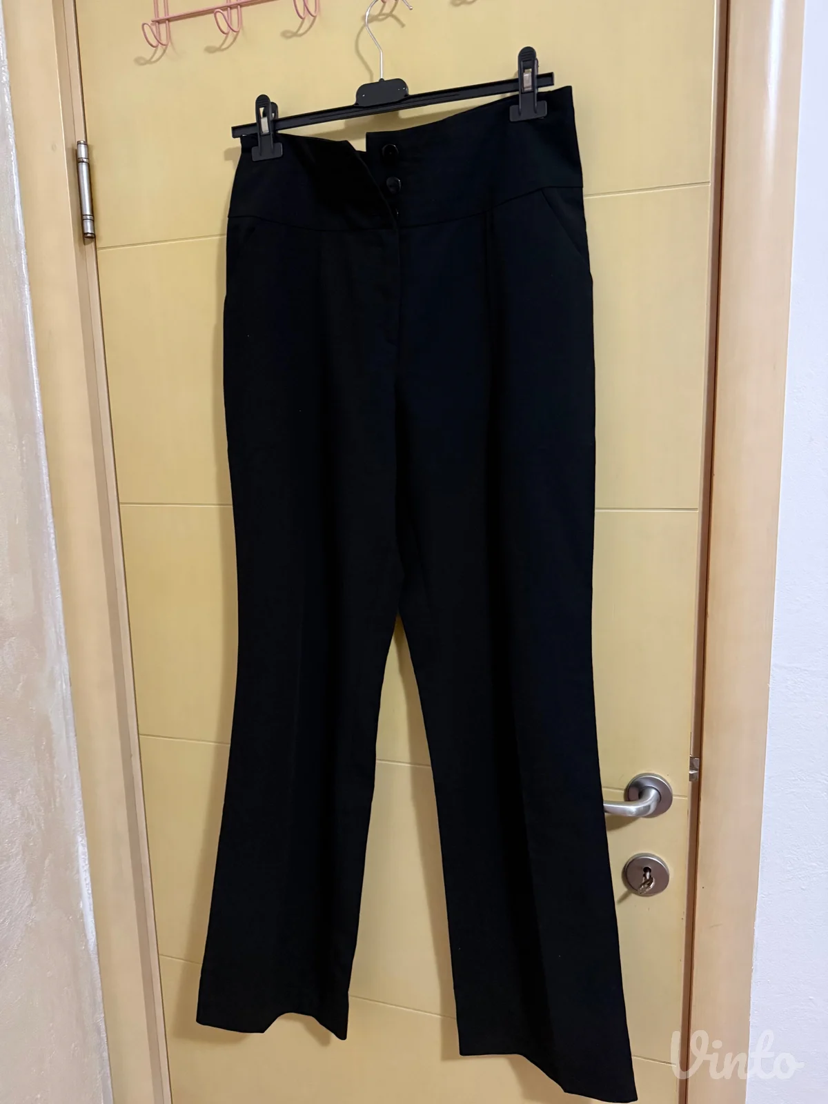 Crne pantalone