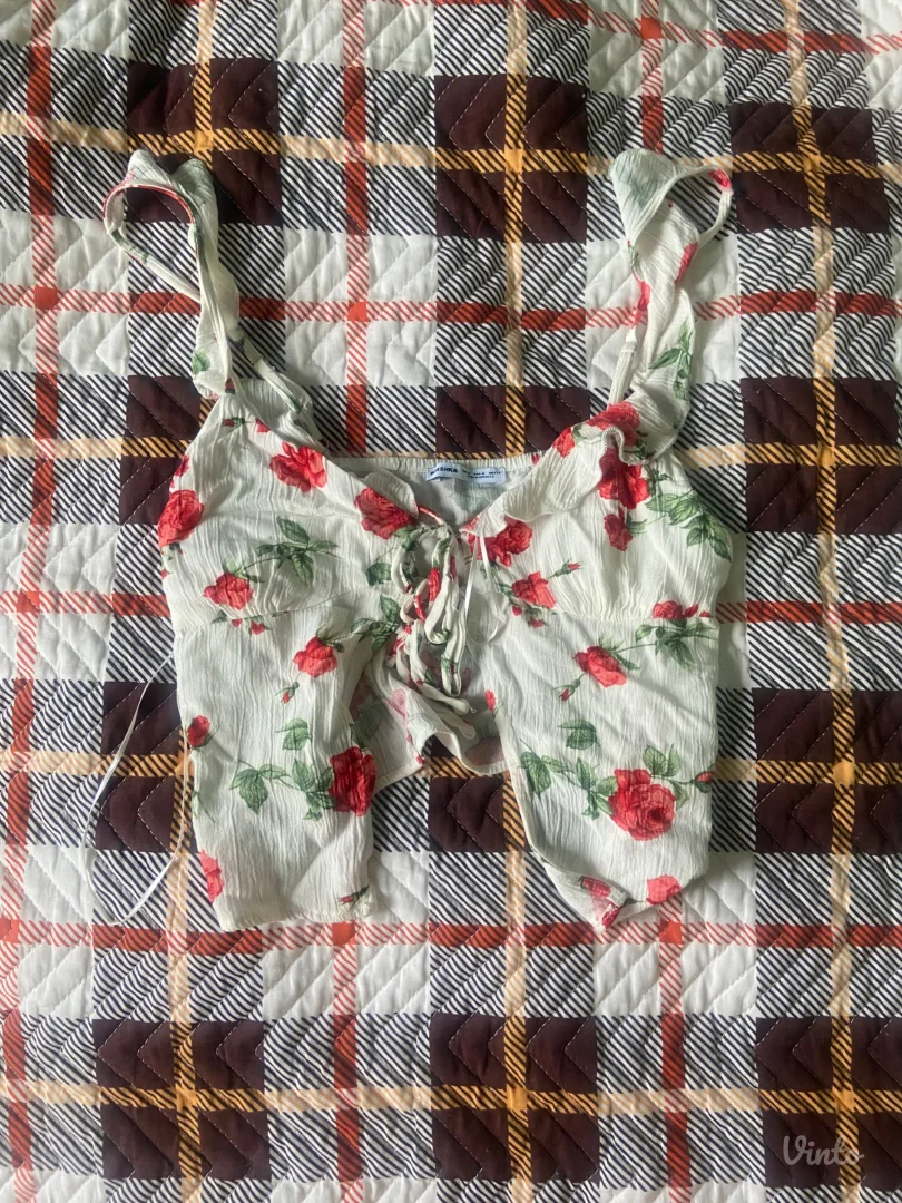 Bershka Crop Top Sa Cvecem M