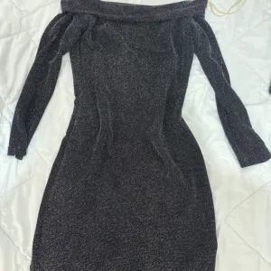 Tamno siva sljokicasta haljina
