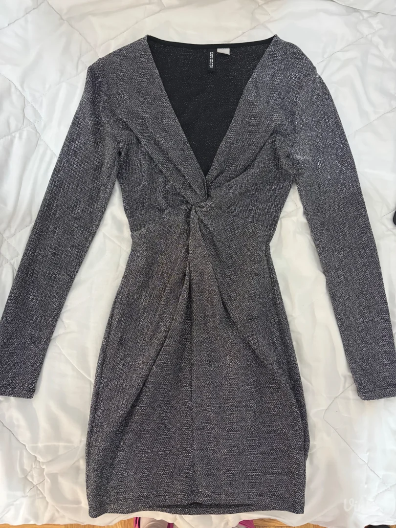 Sljokicasta siva haljina