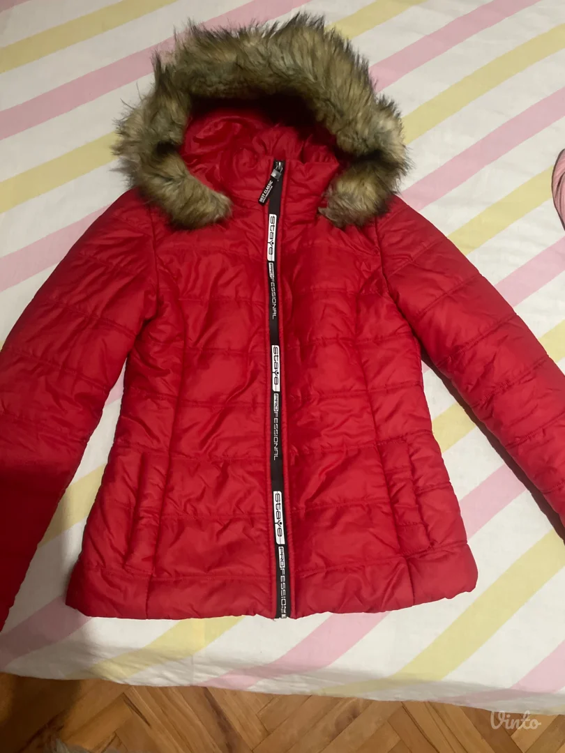 Crvena zimska jakna