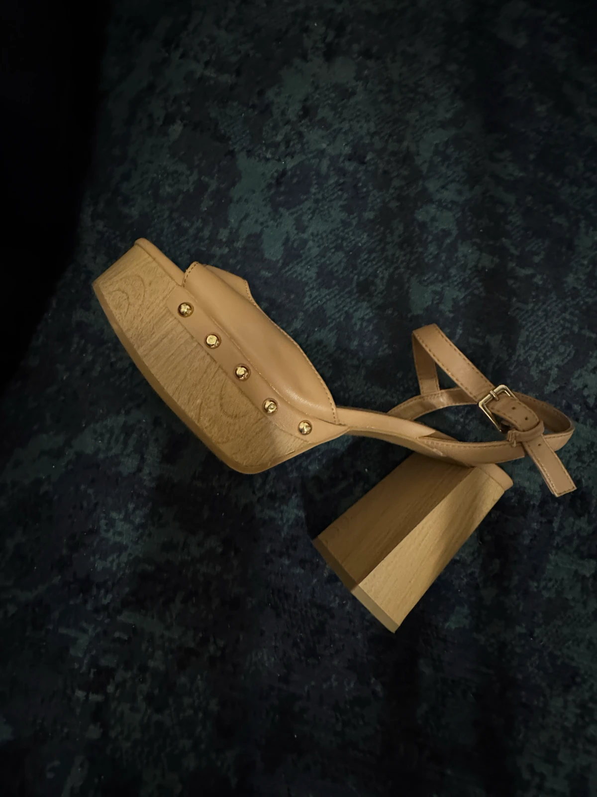 Stradivarius sandale na štiklu