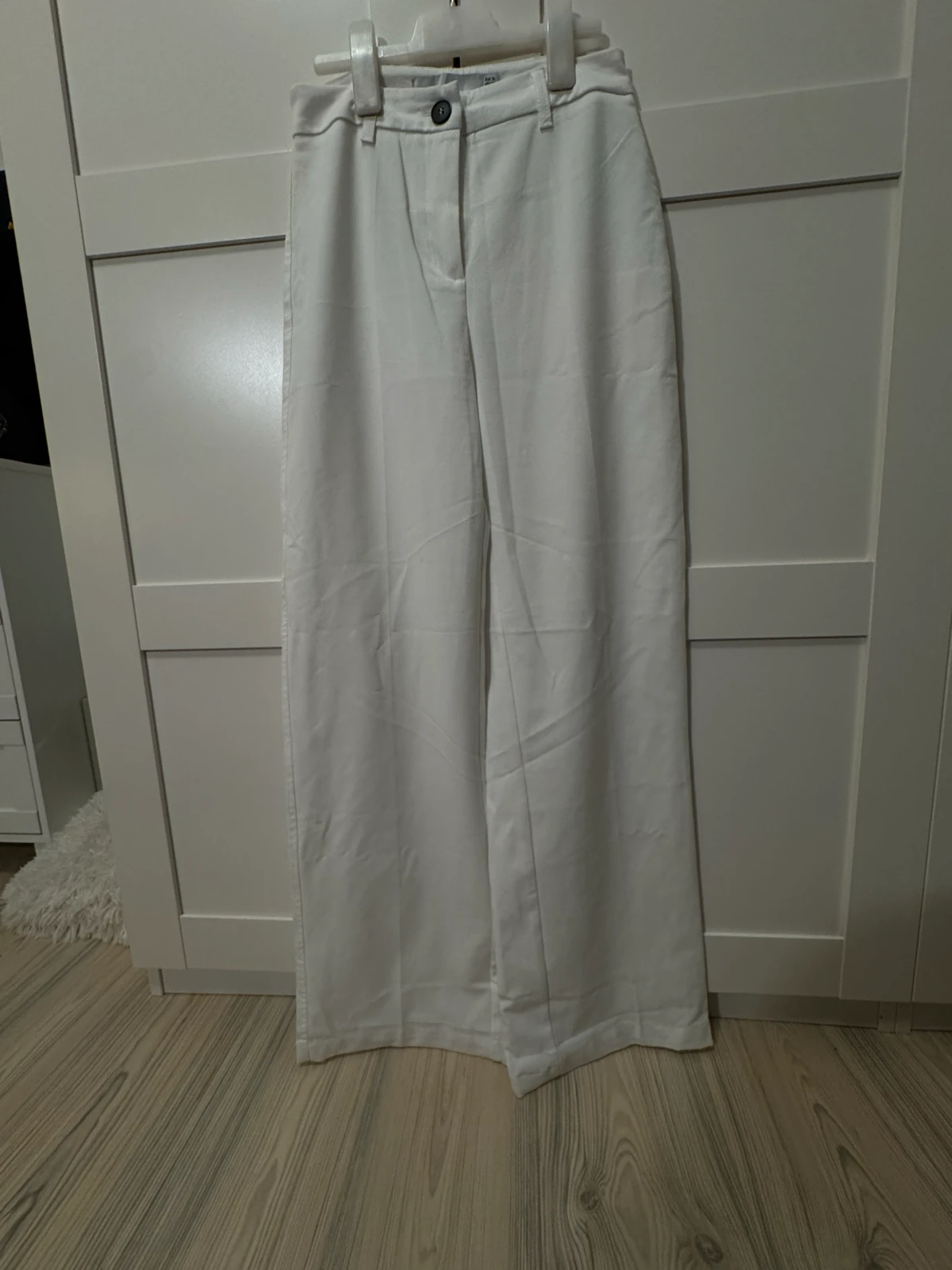 Bershka bele pantalone