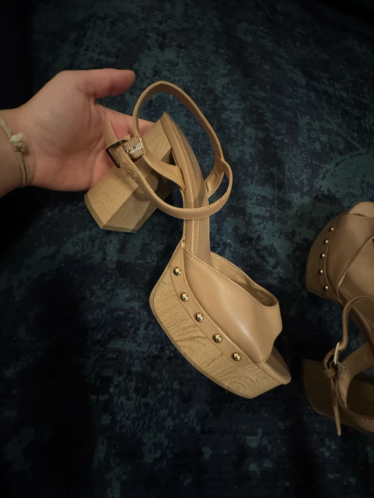 Stradivarius sandale na štiklu