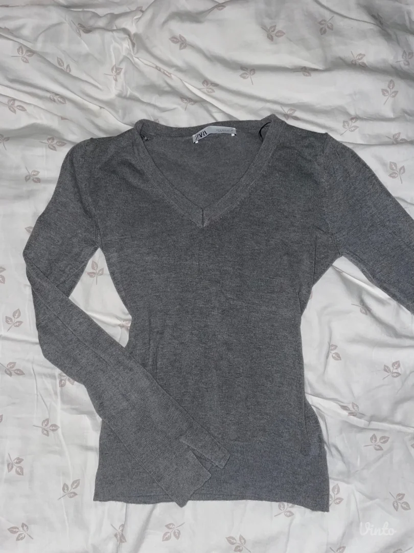 Zara dzemper V izrez