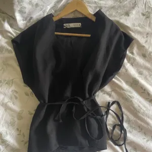 Zara laneni top