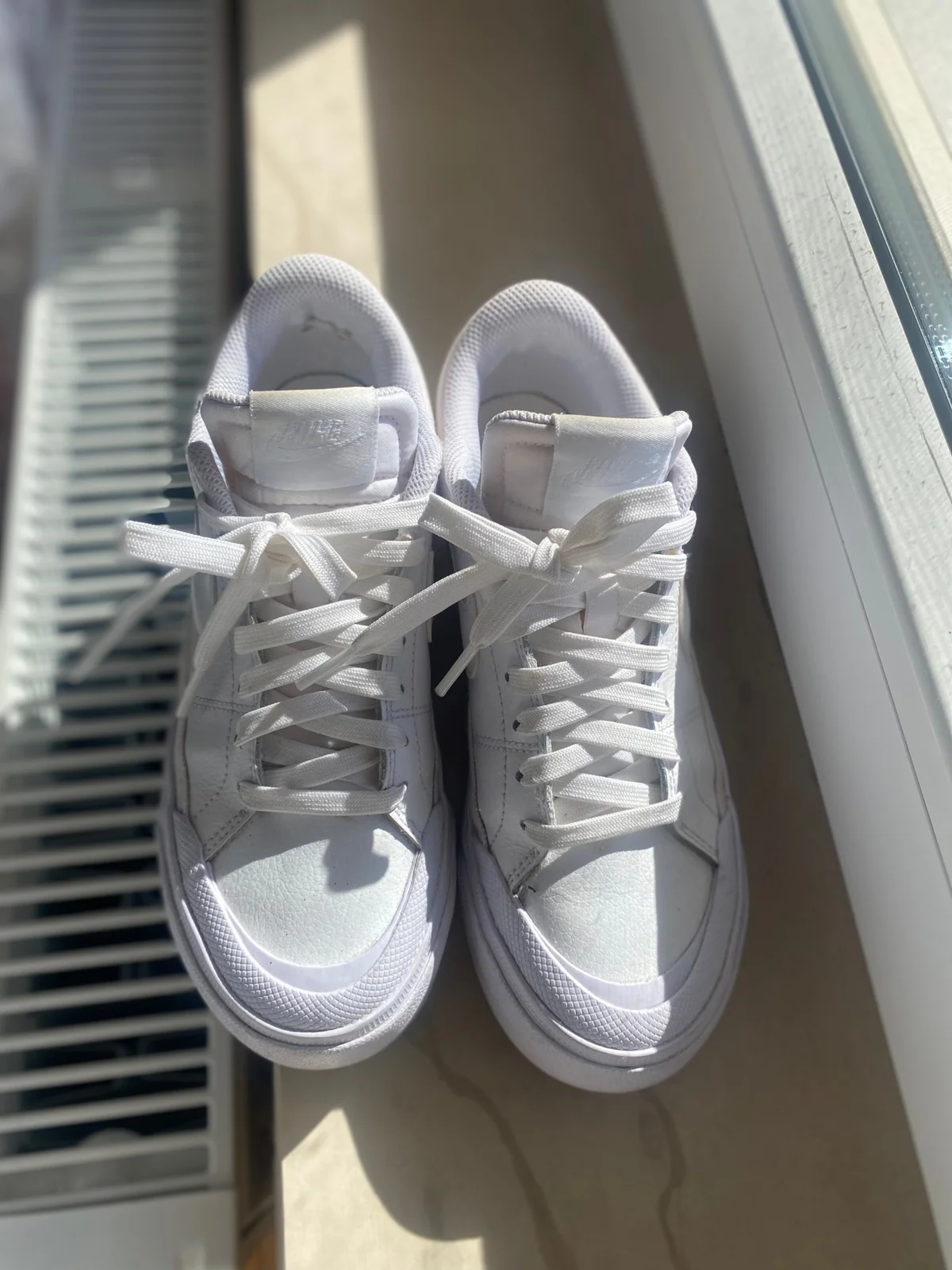 Bele nike patike