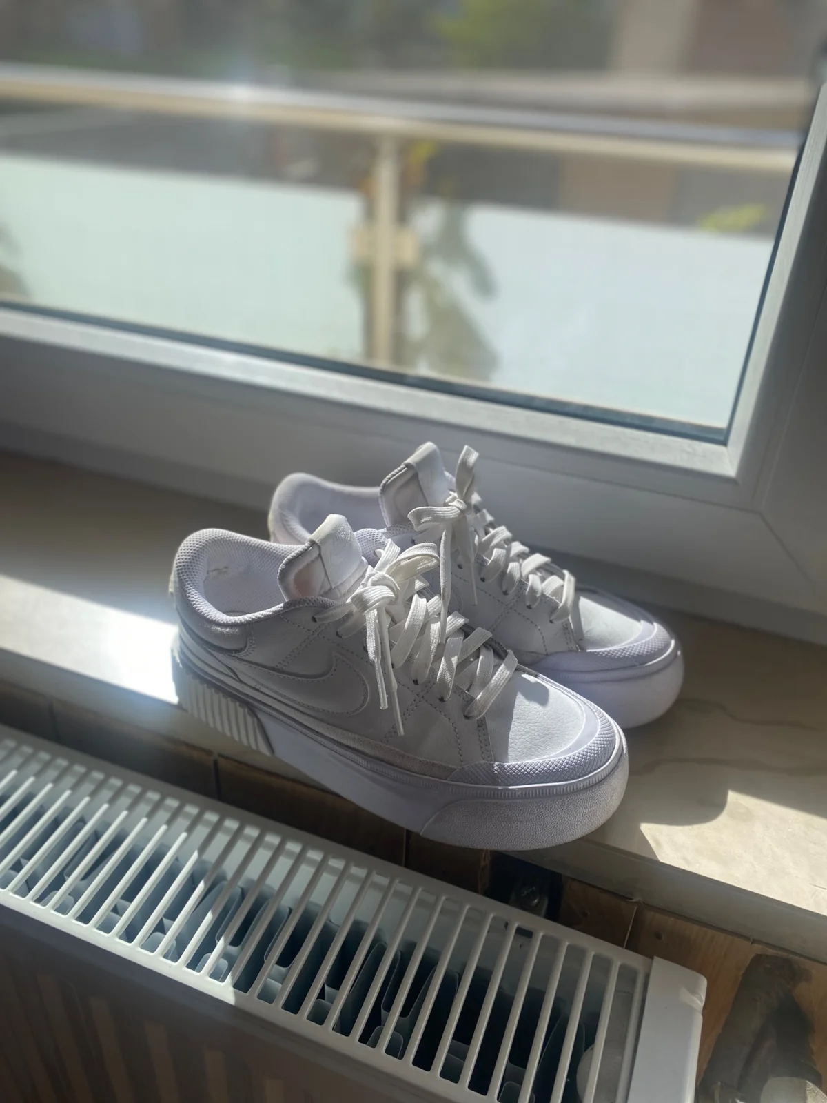 Bele nike patike