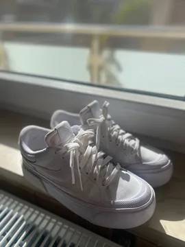 Bele nike patike