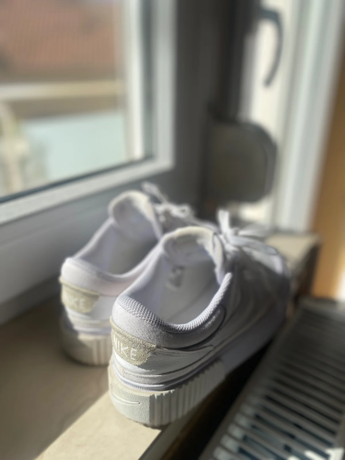 Bele nike patike