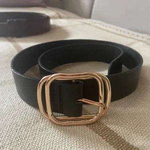 Ženski kaiš Stradivarius NOVO