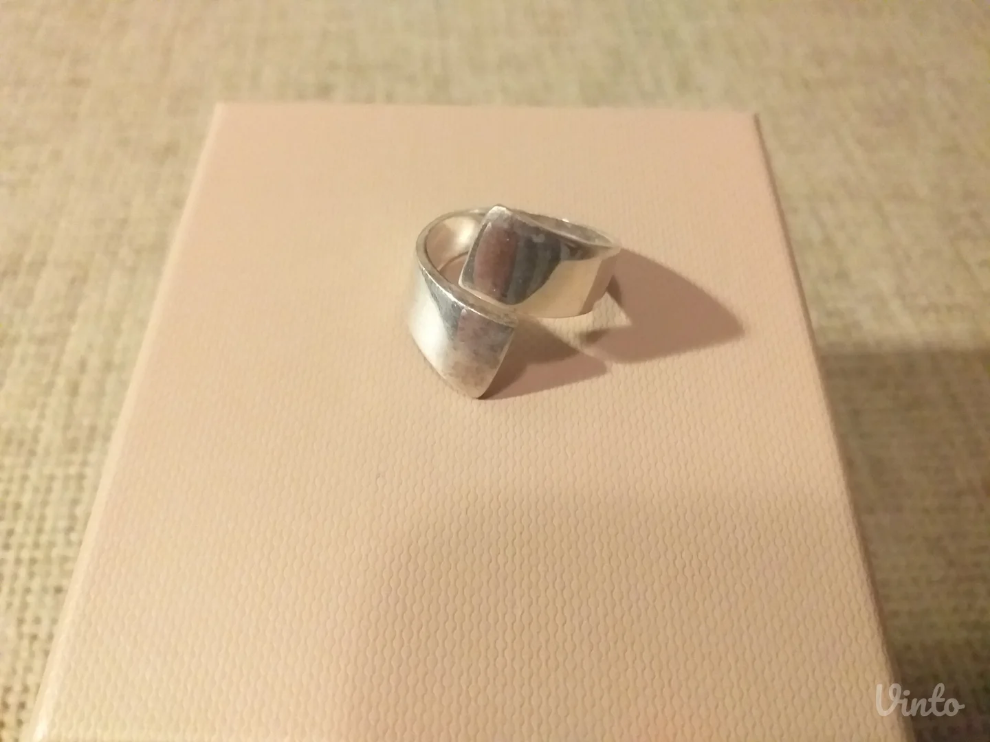 Ženski srebrni prsten