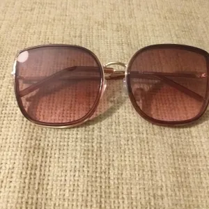 Reserved naočare za sunce