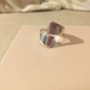 Ženski srebrni prsten