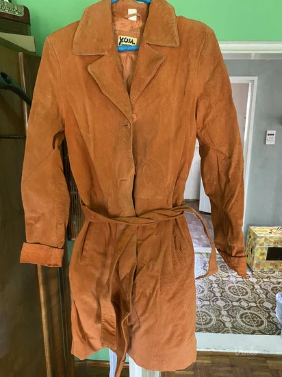 Prevrnuta koža velur mantil