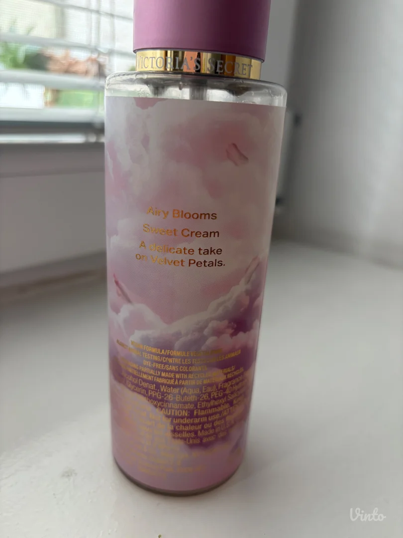 Victoria's secret body mist Velvet Petals daydream