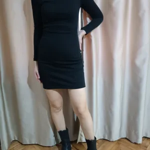 Crna ženska haljina