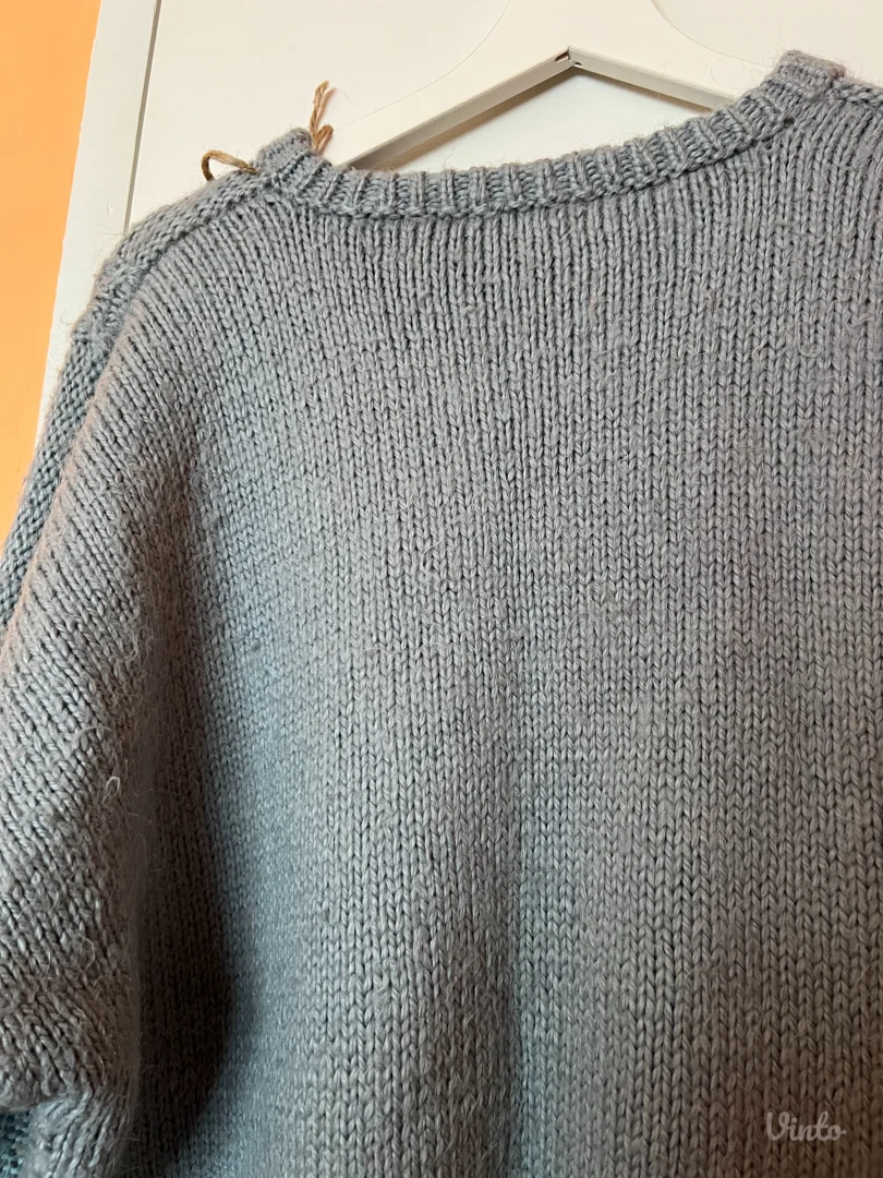 Ručno rađeni vuneni džemper