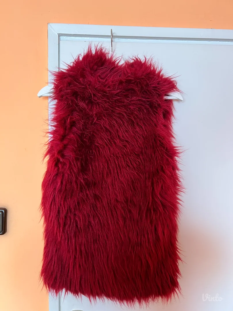 Čupavi bordo prsluk