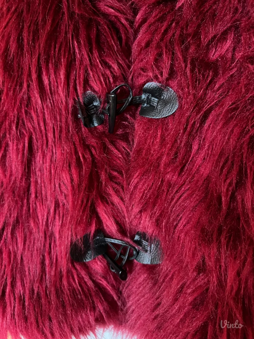 Čupavi bordo prsluk