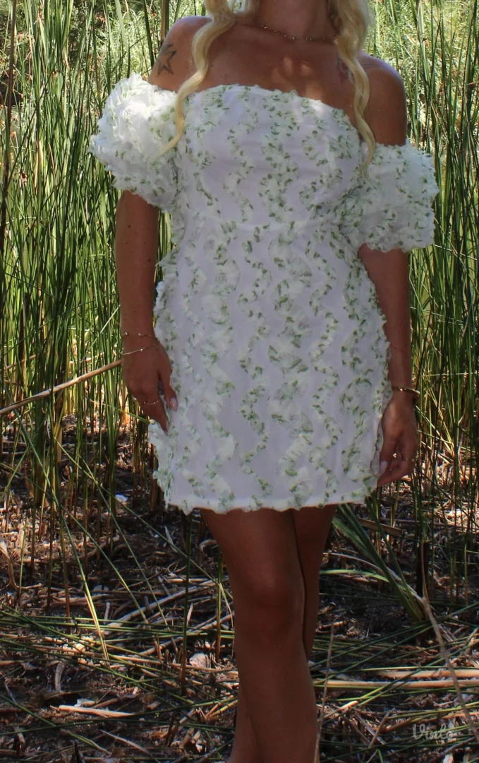 PrettyLittleThing haljina