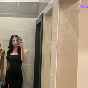 Zara - uska crna haljina