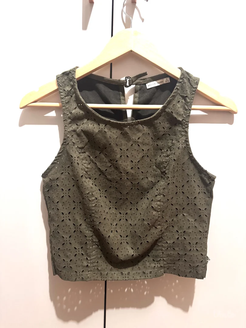 Bershka maslinasti top - S vel - rupičasti