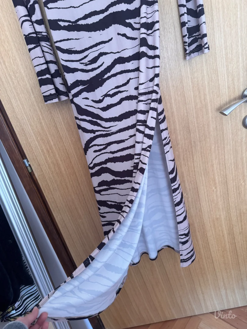 Duga haljina sa šlicom i otvorenim leðima