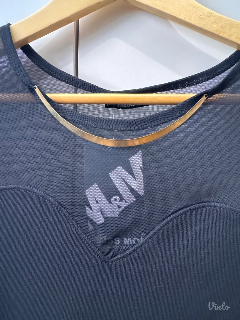 NOVO Crna elegantna majica sa mrežastim rukavima – S