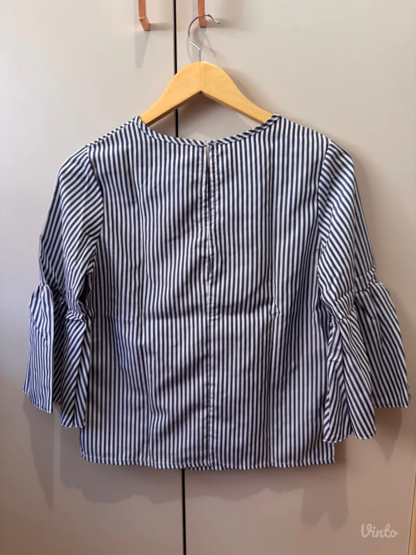 Nova plavo-bela prugasta bluza sa biserima