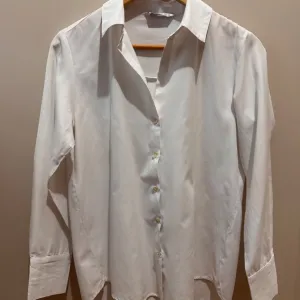 Bela košulja – Stradivarius – XS/S