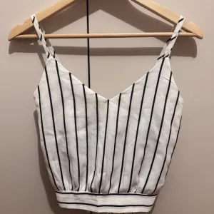 Letnji crop top na pruge – vezivanje na ledjima - veličina S
