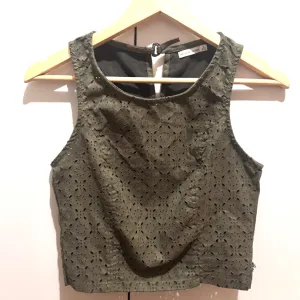 Bershka maslinasti top - S vel - rupičasti