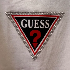 Guess stil majica sa cirkonima – NOVO – veličina M