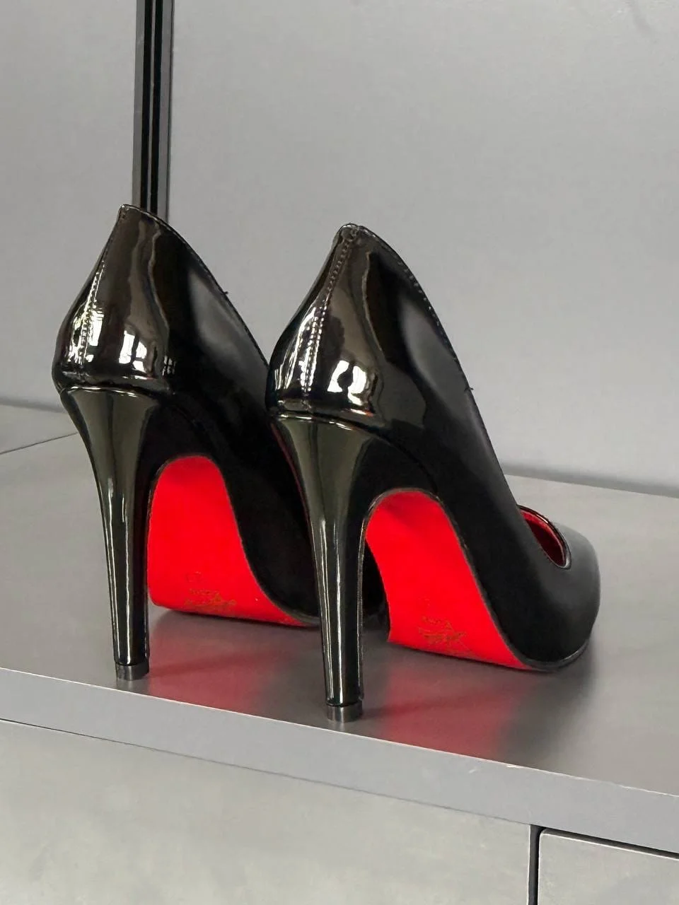 Louboutin salonke