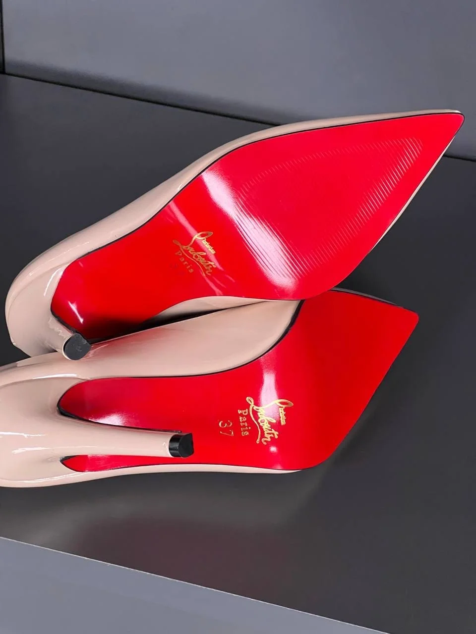 Louboutin salonke