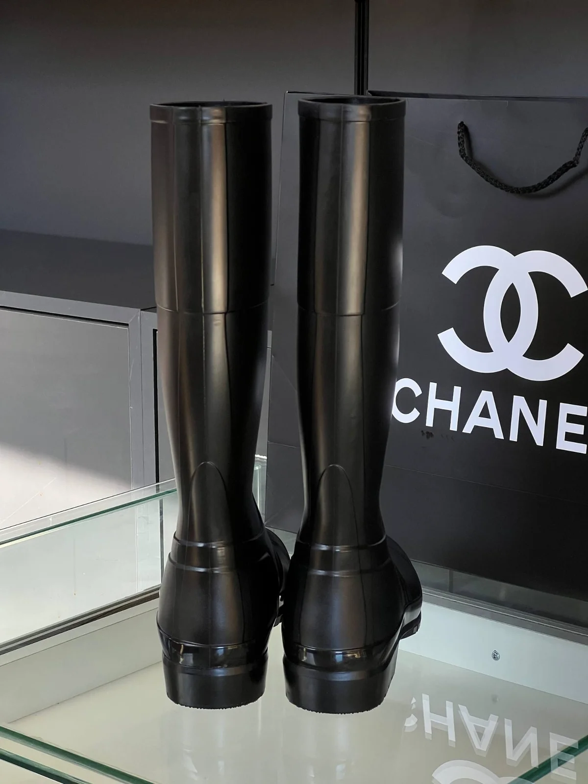 Chanel cizme dostupne u vise boja