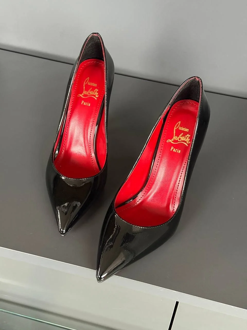 Louboutin salonke
