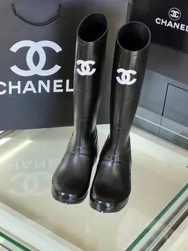 Chanel cizme dostupne u vise boja