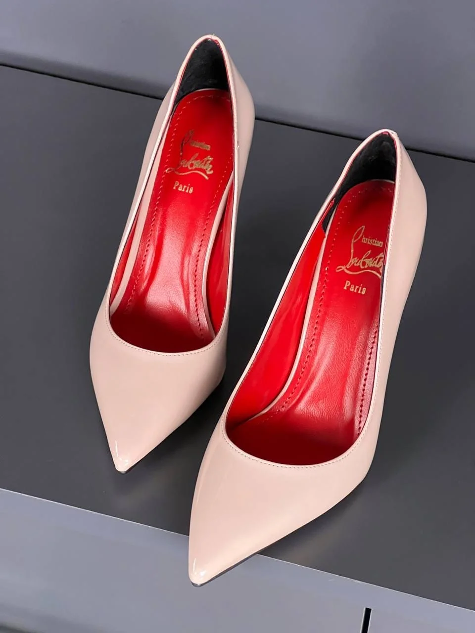 Louboutin salonke