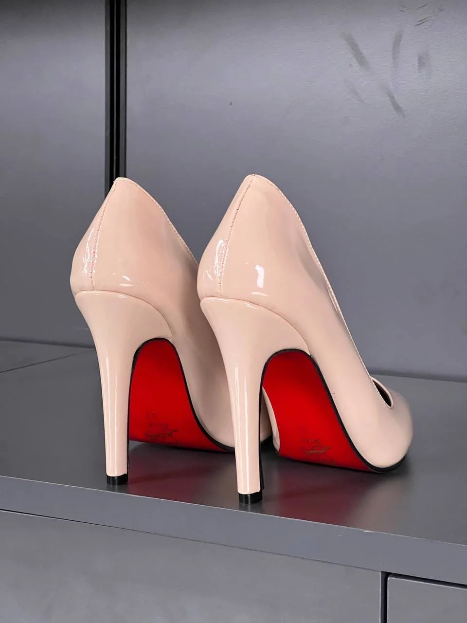 Louboutin salonke