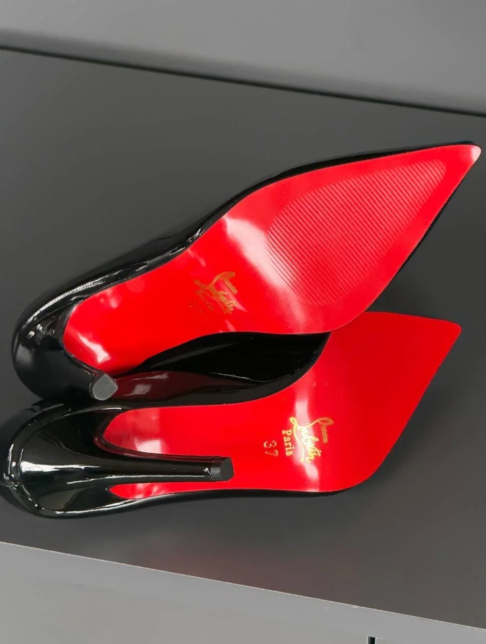 Louboutin salonke