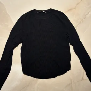 Zara - crna rebrasta majica