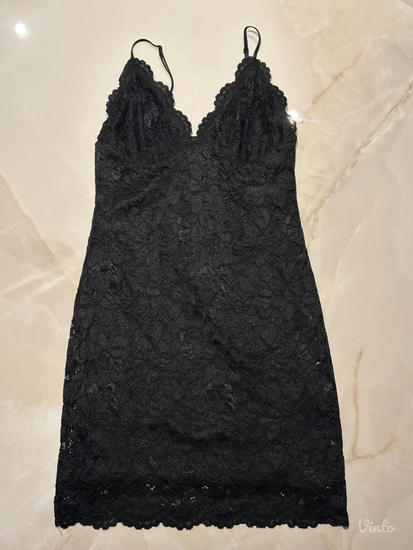 Zara - crna čipkana haljina