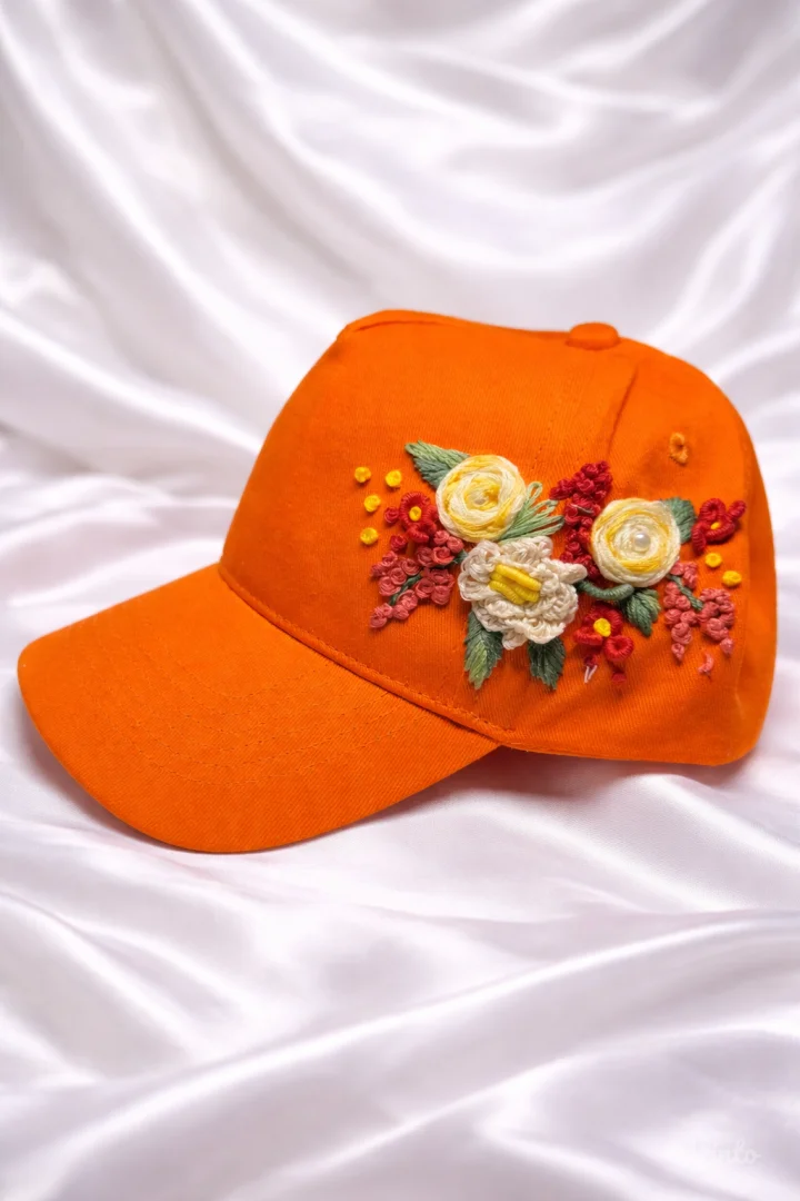 Unikatni ručno vezeni kačketi sa 3D cvetnim motivima