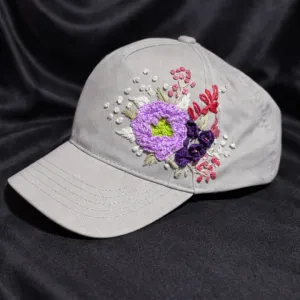 Unikatni ručno vezeni kačketi sa 3D cvetnim motivima